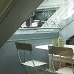 Floor - View & Balcony In Center Lägenhet