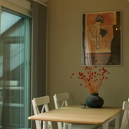 Floor - View & Balcony In Center