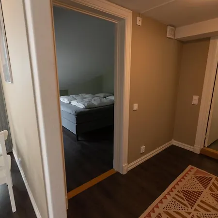 Floor - View & Balcony In Center Leilighet