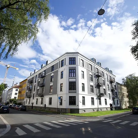 Floor - View & Balcony In Center *