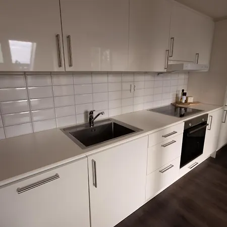 Floor - View & Balcony In Center Leilighet