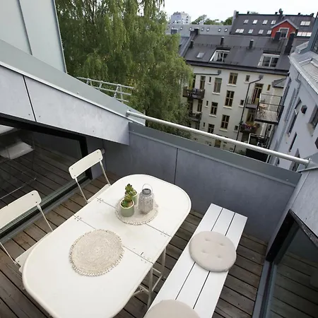 Floor - View & Balcony In Center