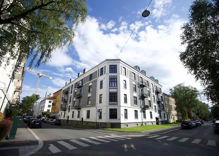 Floor - View & Balcony In Center *