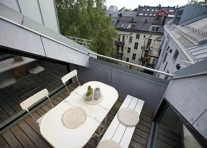 Floor - View & Balcony In Center