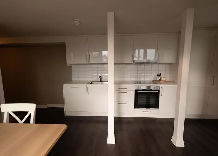 Floor - View & Balcony In Center *