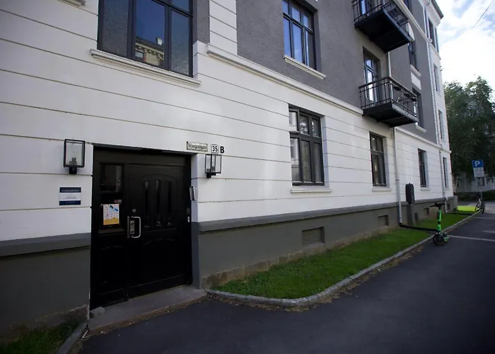 Floor - View & Balcony In Center